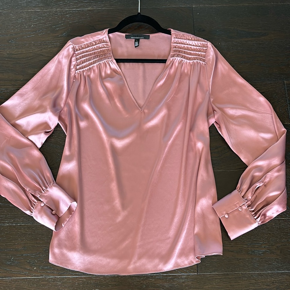 White House Black Market Mauve V Neck Satin look Blouse with shoulder de…